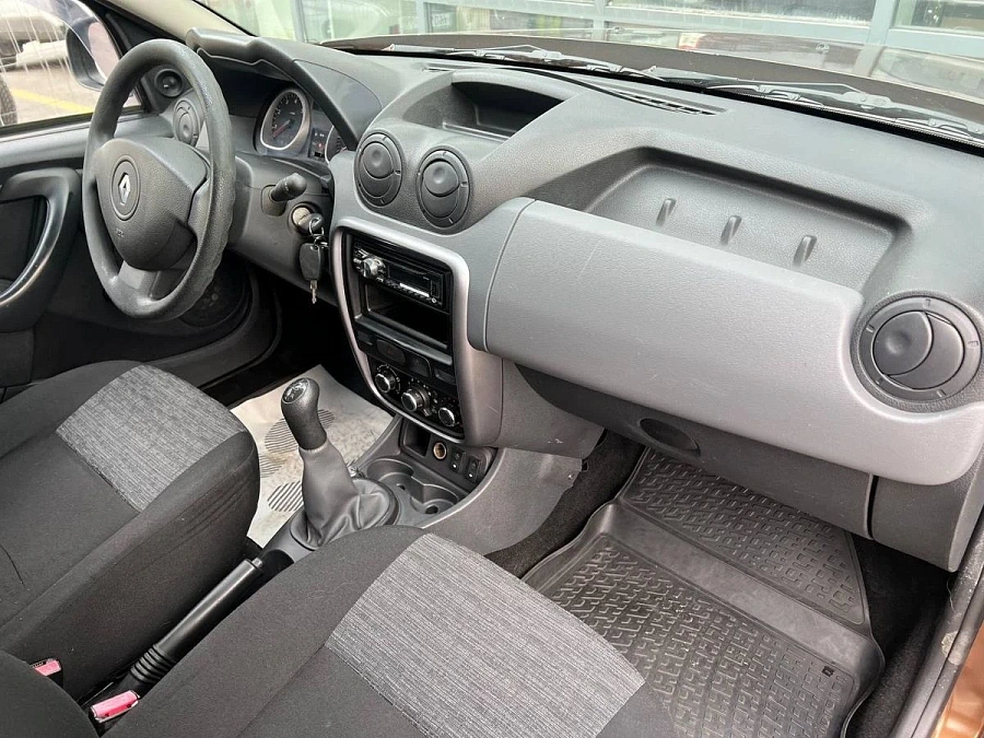 Renault Duster, 2013г., передний привод, механика