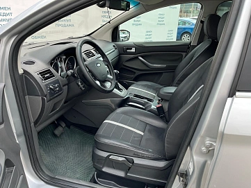 Ford Kuga, 2011г, передний привод, автомат