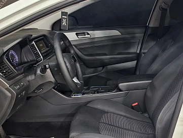 Hyundai Sonata, 2018г, передний привод, автомат