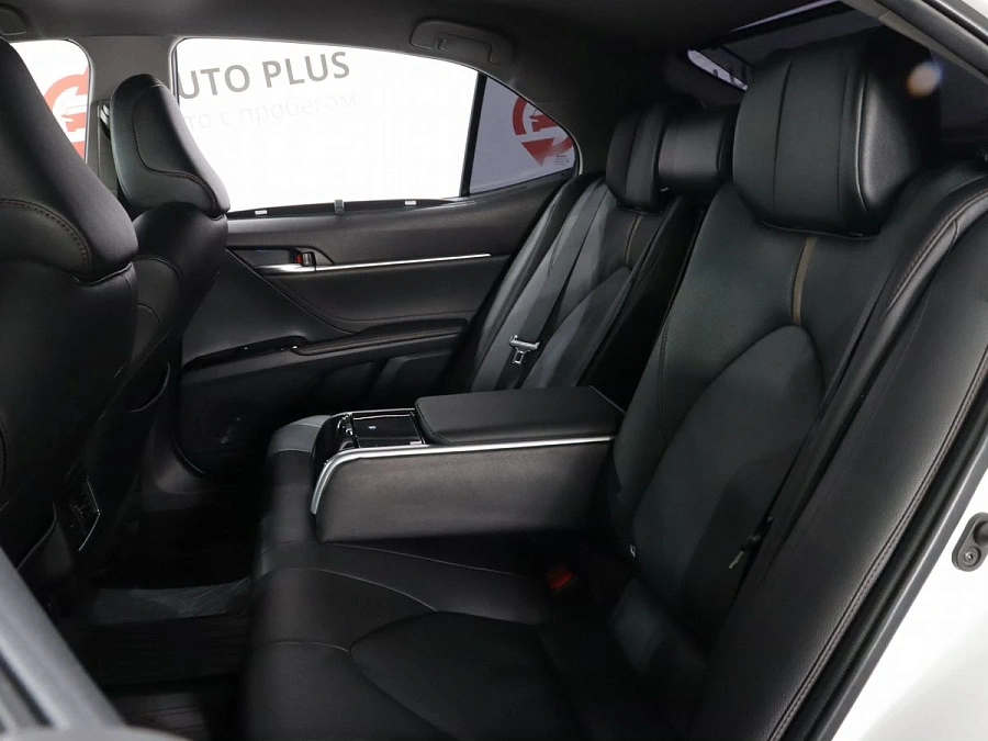 Toyota Camry, 2020г., передний привод, автомат