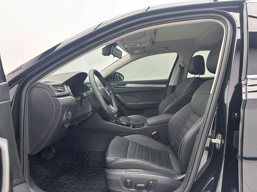 Skoda Superb, 2022г., передний привод, робот
