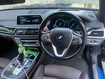 BMW 7 серии, 2017г, задний привод, автомат