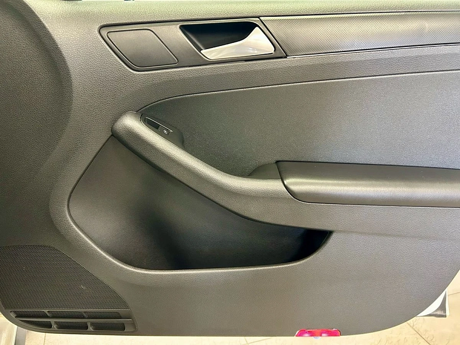 Volkswagen Jetta, 2014г., передний привод, механика