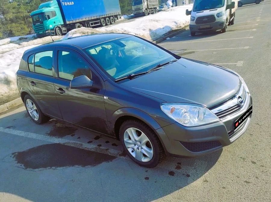 Opel Astra, 2012г., передний привод, механика