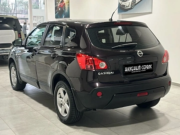 Nissan Qashqai, 2009г, передний привод, вариатор