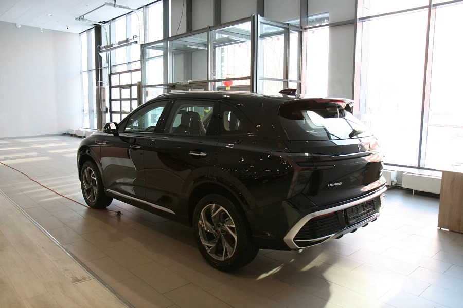 Hongqi HS3, 2025г., передний привод, робот