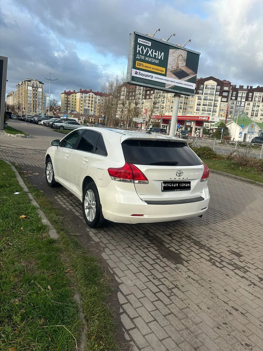 Toyota Venza, 2009г., передний привод, автомат