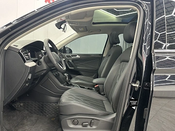 Volkswagen Tiguan, 2022г, передний привод, робот