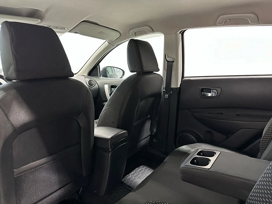 Nissan Qashqai, 2009г., передний привод, вариатор