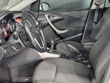 Opel Astra, 2010г, передний привод, механика