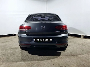 Volkswagen Passat, 2016г, передний привод, робот