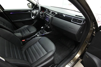 Renault Arkana, 2019г, передний привод, вариатор