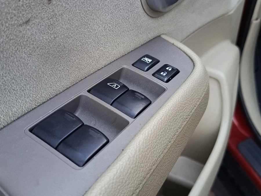 Nissan Tiida, 2010г., передний привод, автомат