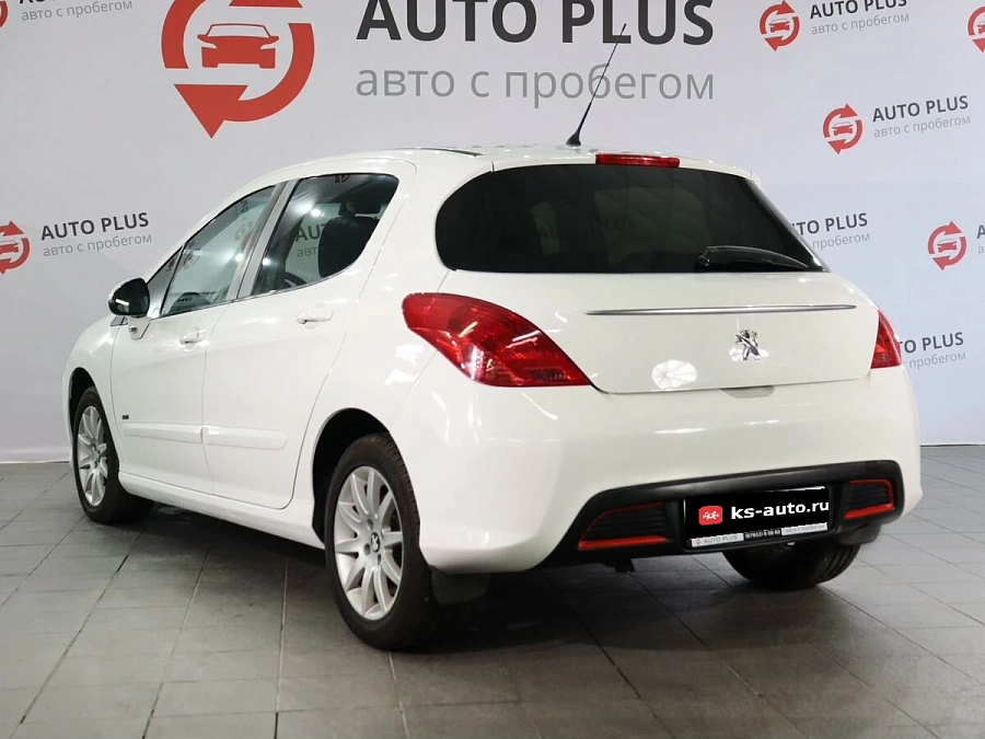 Peugeot 308, 2011г., передний привод, механика