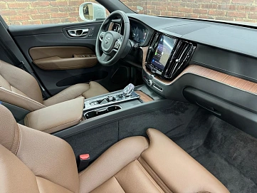 Volvo XC60, 2024г, полный привод, автомат