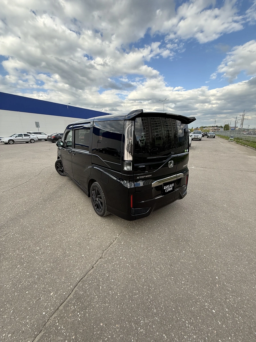 Honda Stepwgn, 2018г., передний привод, вариатор