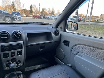 Renault Logan, 2005г, передний привод, механика