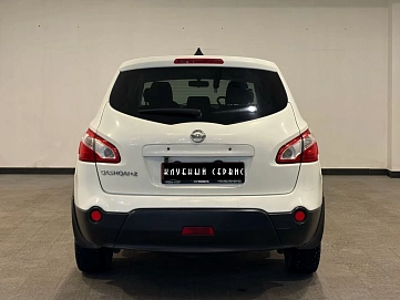 Nissan , 2011г., передний привод, механика