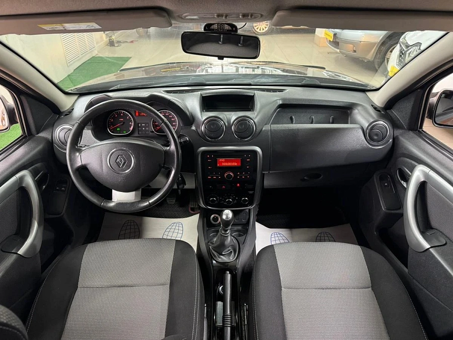 Renault Duster, 2012г., полный привод, механика