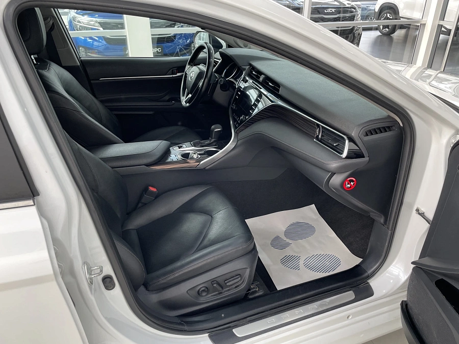 Toyota Camry, 2020г., передний привод, автомат