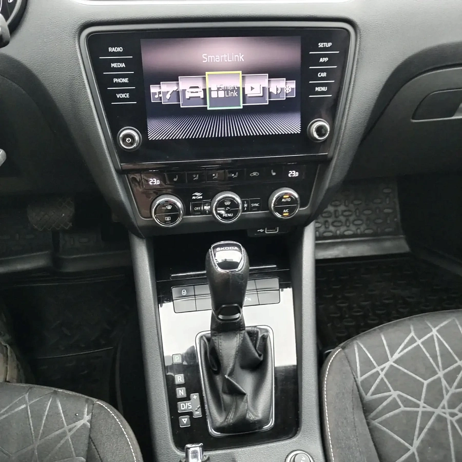 Skoda Octavia, 2018г., передний привод, автомат