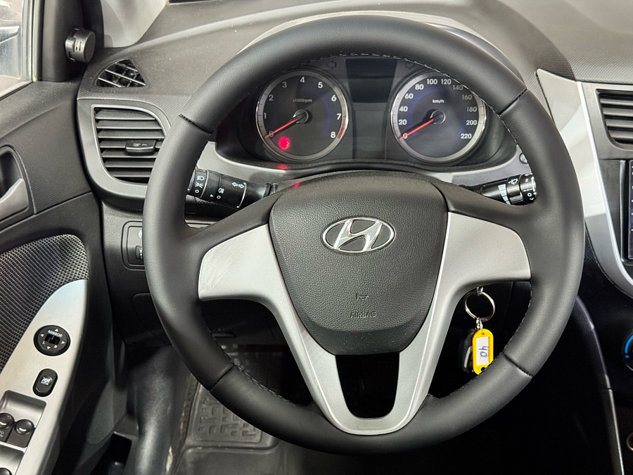 Hyundai Solaris, 2013г., передний привод, автомат
