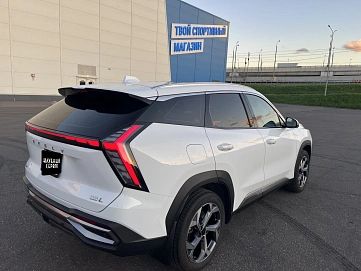 Geely Atlas, 2024г, передний привод, робот