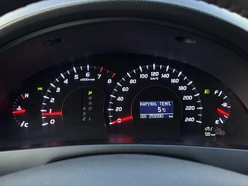 Toyota Camry, 2010г, передний привод, автомат