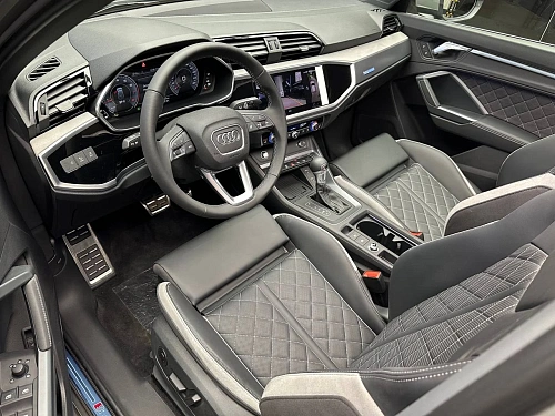Audi Q3, 2025г, передний привод, робот