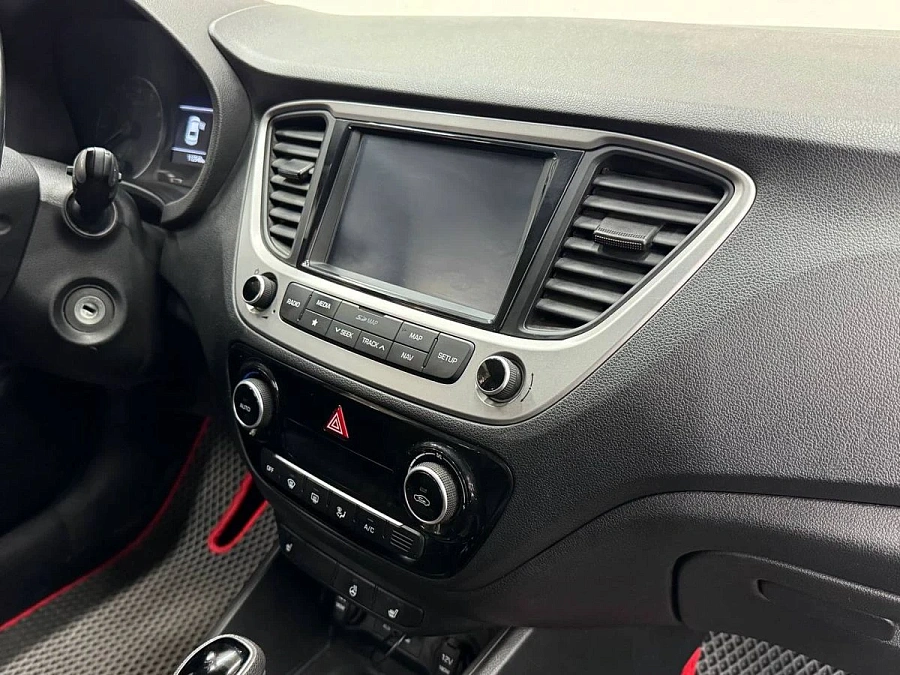 Hyundai Solaris, 2018г., передний привод, автомат