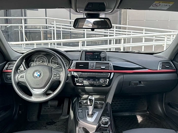 BMW 3 серии, 2018г, задний привод, автомат