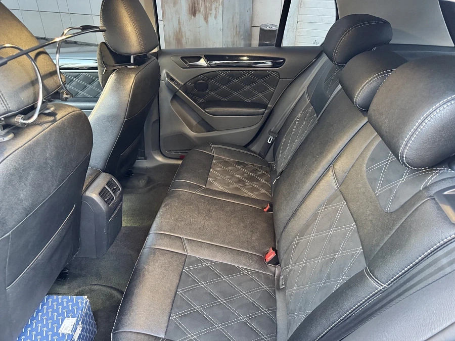 Volkswagen Golf, 2011г., передний привод, робот