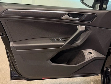 Volkswagen Tiguan, 2019г, передний привод, автомат