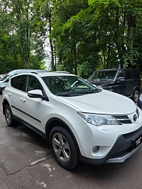 Toyota RAV4, 2015г, полный привод, вариатор