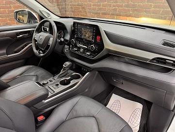 Toyota Highlander, 2021г, полный привод, автомат