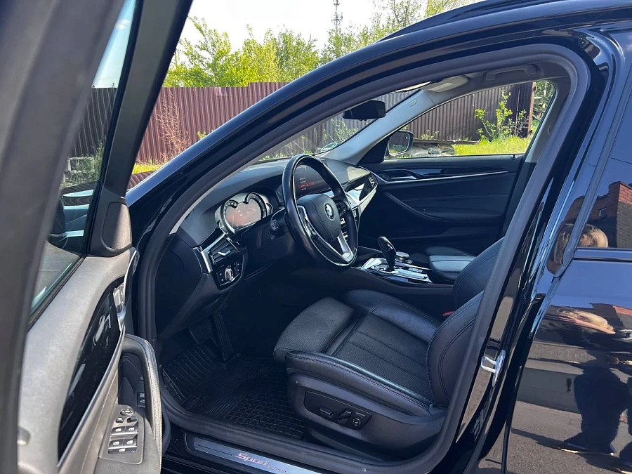 BMW 5 серии, 2018г., задний привод, автомат