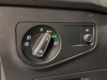 Volkswagen Tiguan, 2019г, передний привод, автомат