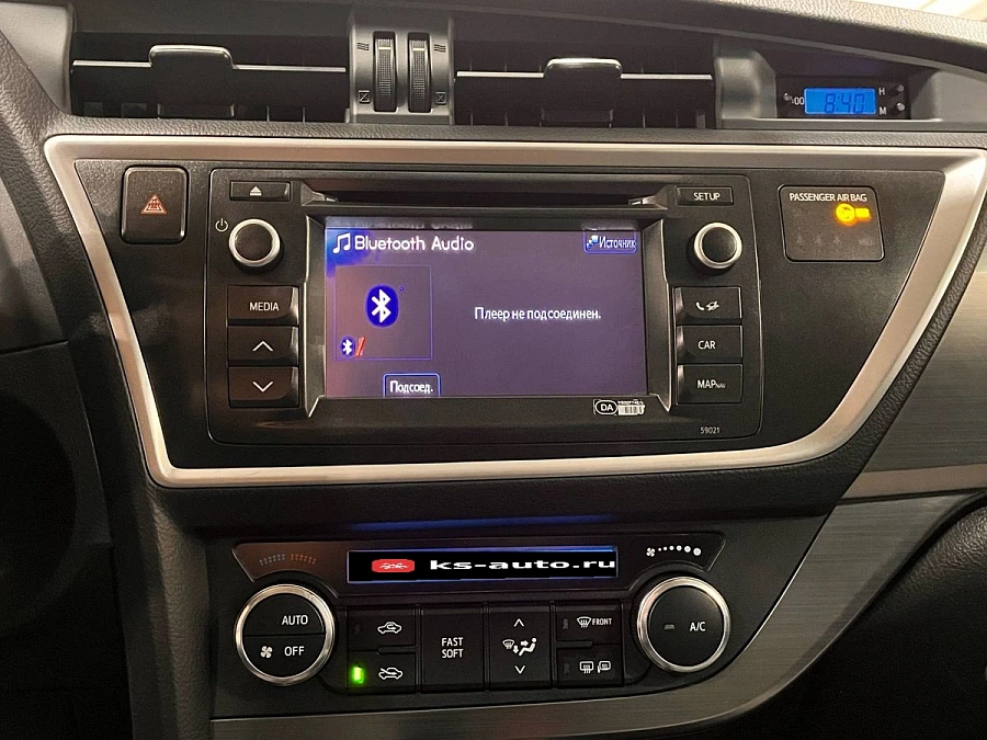 Toyota Auris, 2013г., передний привод, вариатор