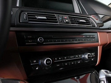BMW 5 серии, 2015г., задний привод, автомат