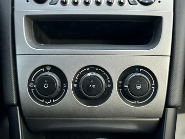 Peugeot 308, 2010г, передний привод, механика