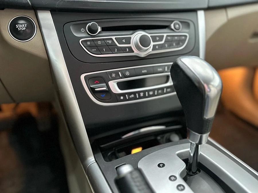 Renault Latitude, 2010г., передний привод, вариатор