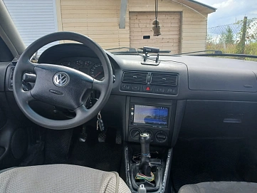Volkswagen Golf, 1999г, передний привод, механика