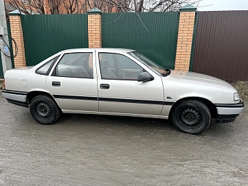 Opel Vectra, 1989г, передний привод, механика