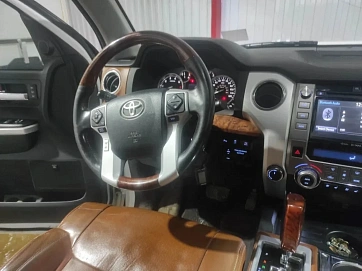 Toyota Tundra, 2016г, полный привод, автомат