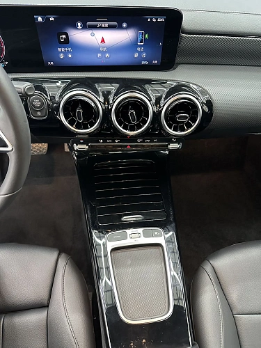 Mercedes-Benz A-Класс, 2023г, передний привод, робот