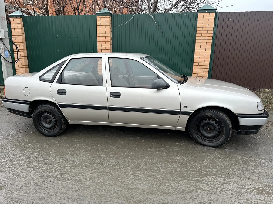 Opel Vectra, 1989г., передний привод, механика
