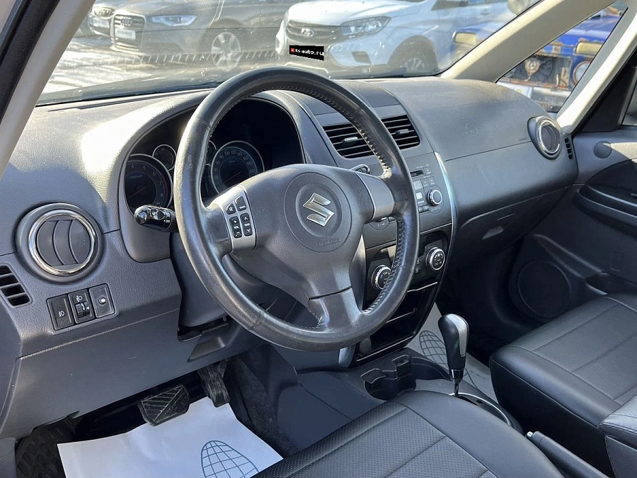Suzuki SX4, 2010г., передний привод, автомат