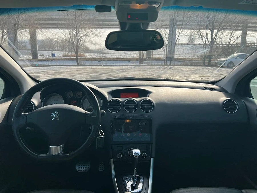 Peugeot 308, 2011г., передний привод, автомат