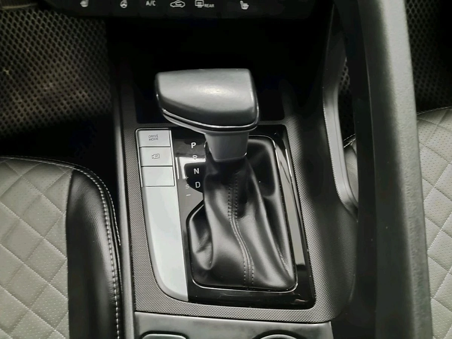 Hyundai Elantra, 2021г., передний привод, автомат