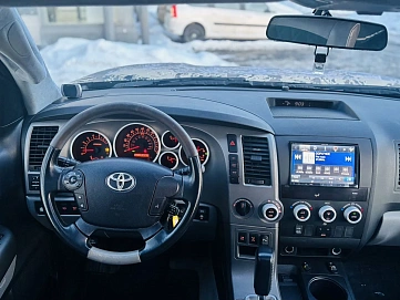 Toyota Sequoia, 2010г, полный привод, автомат